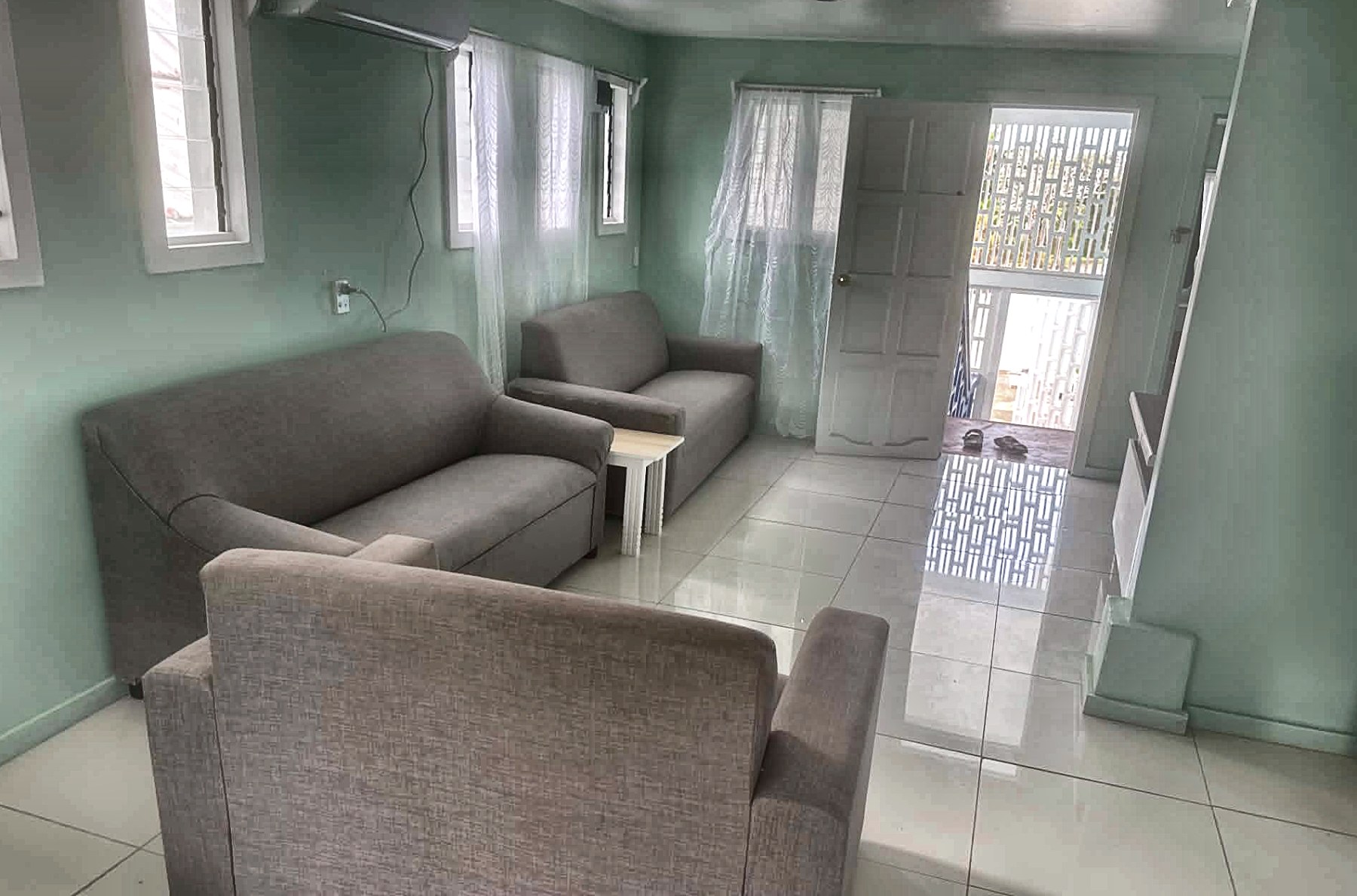 Lounge area with private entrance